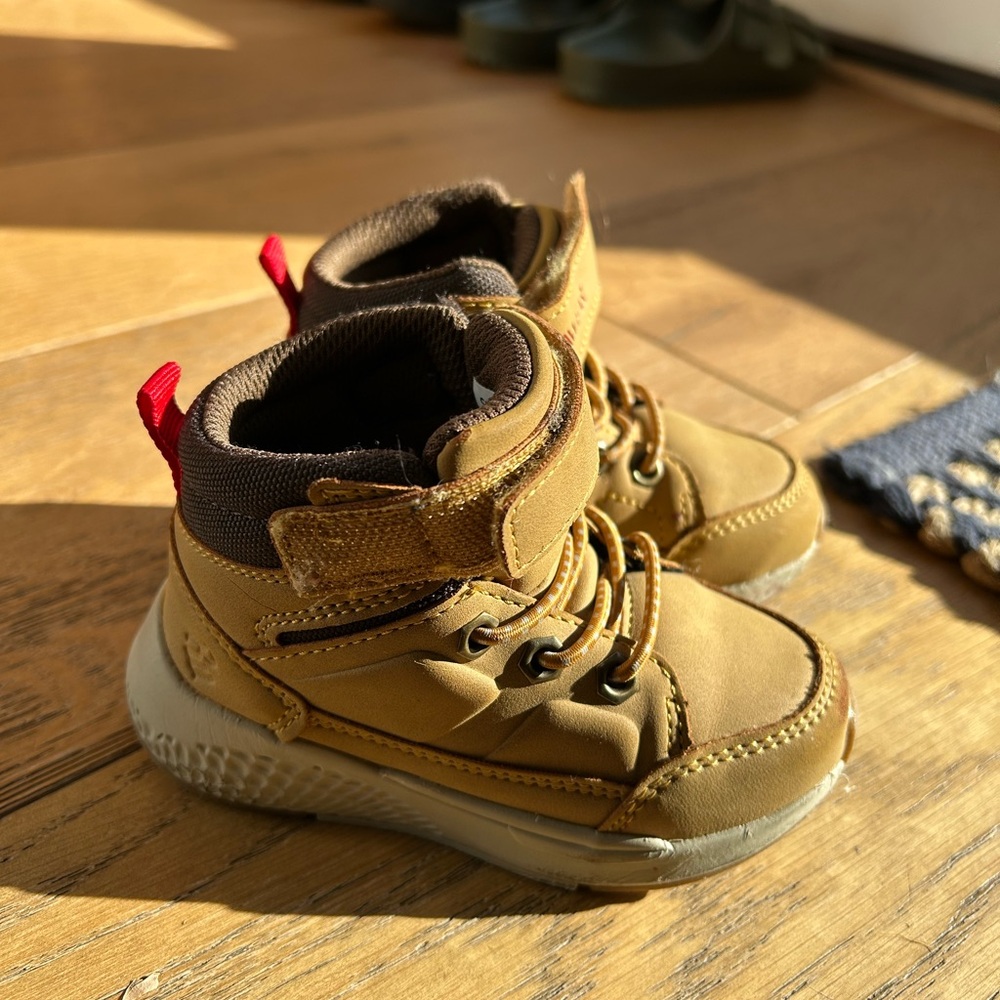Rocawear Toddler Boots in size 6C